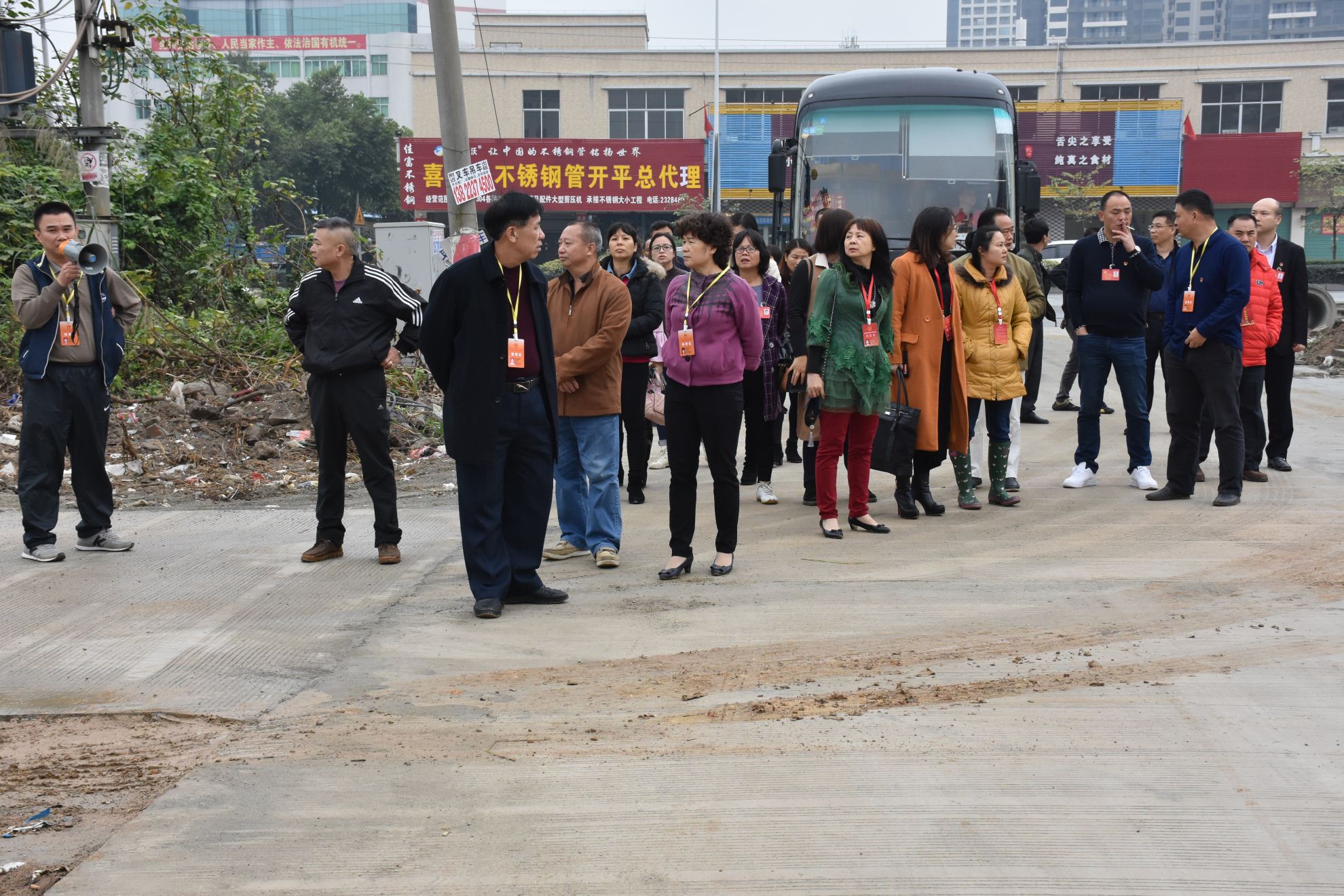翠逸花园与海伦堡交界道路1.JPG