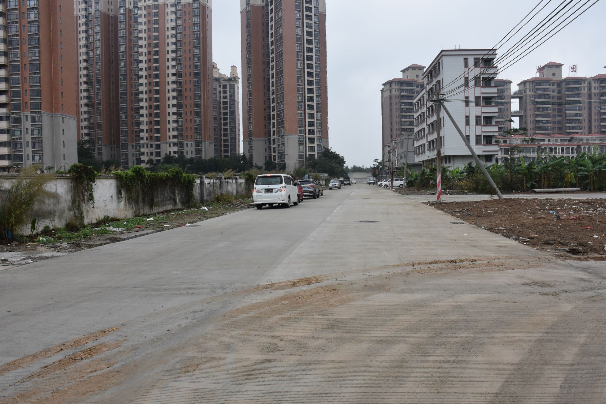 翠逸花园与海伦堡交界道路2.JPG