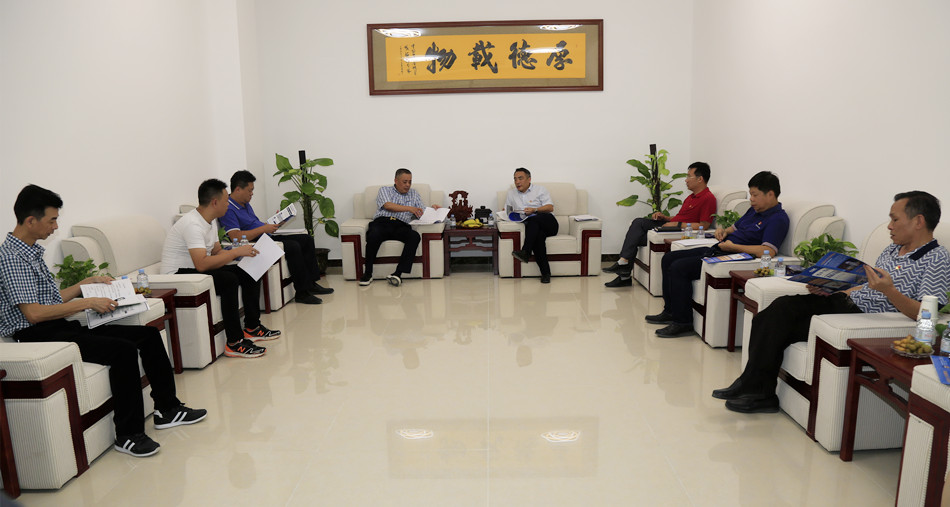 调研组在中国（水口）卫浴博览城召开座谈会_副本.JPG