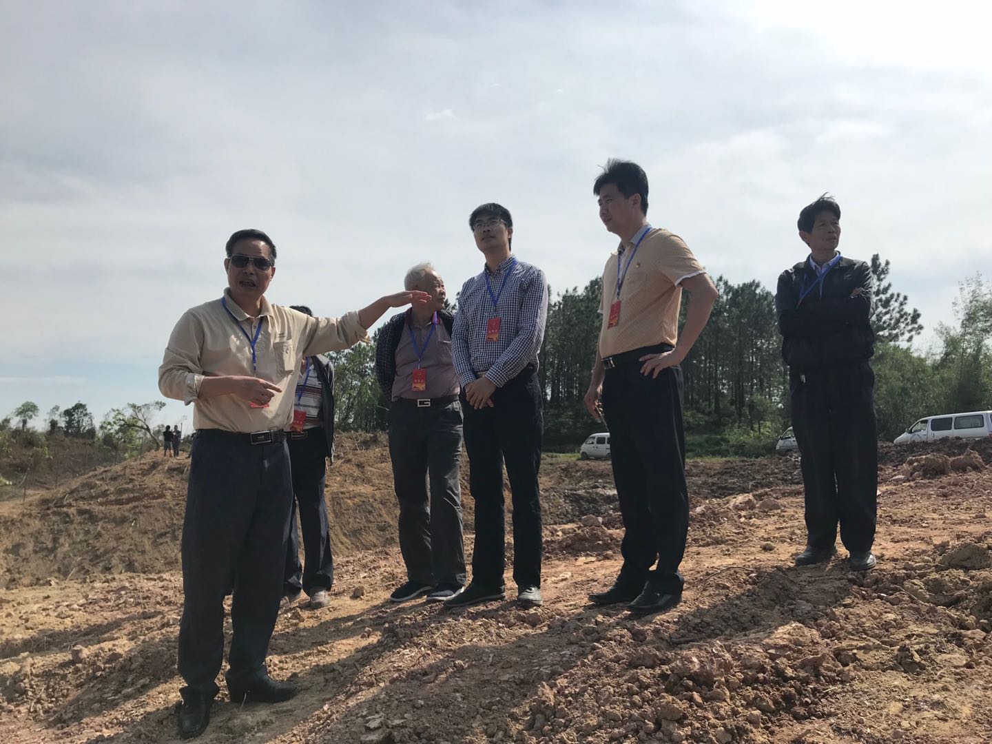 视察蚬冈水龙山桥段.jpg
