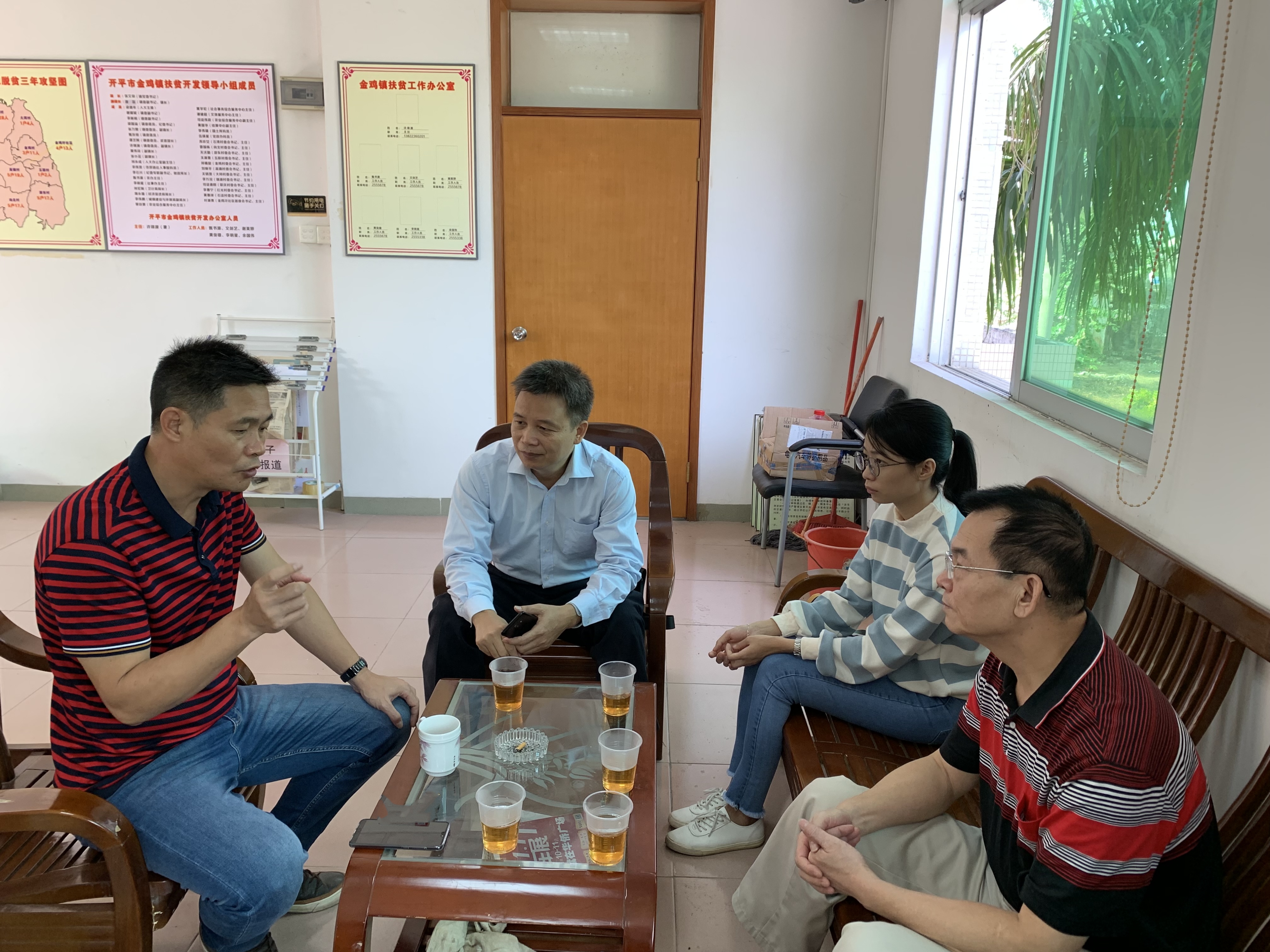 座谈会.jpg