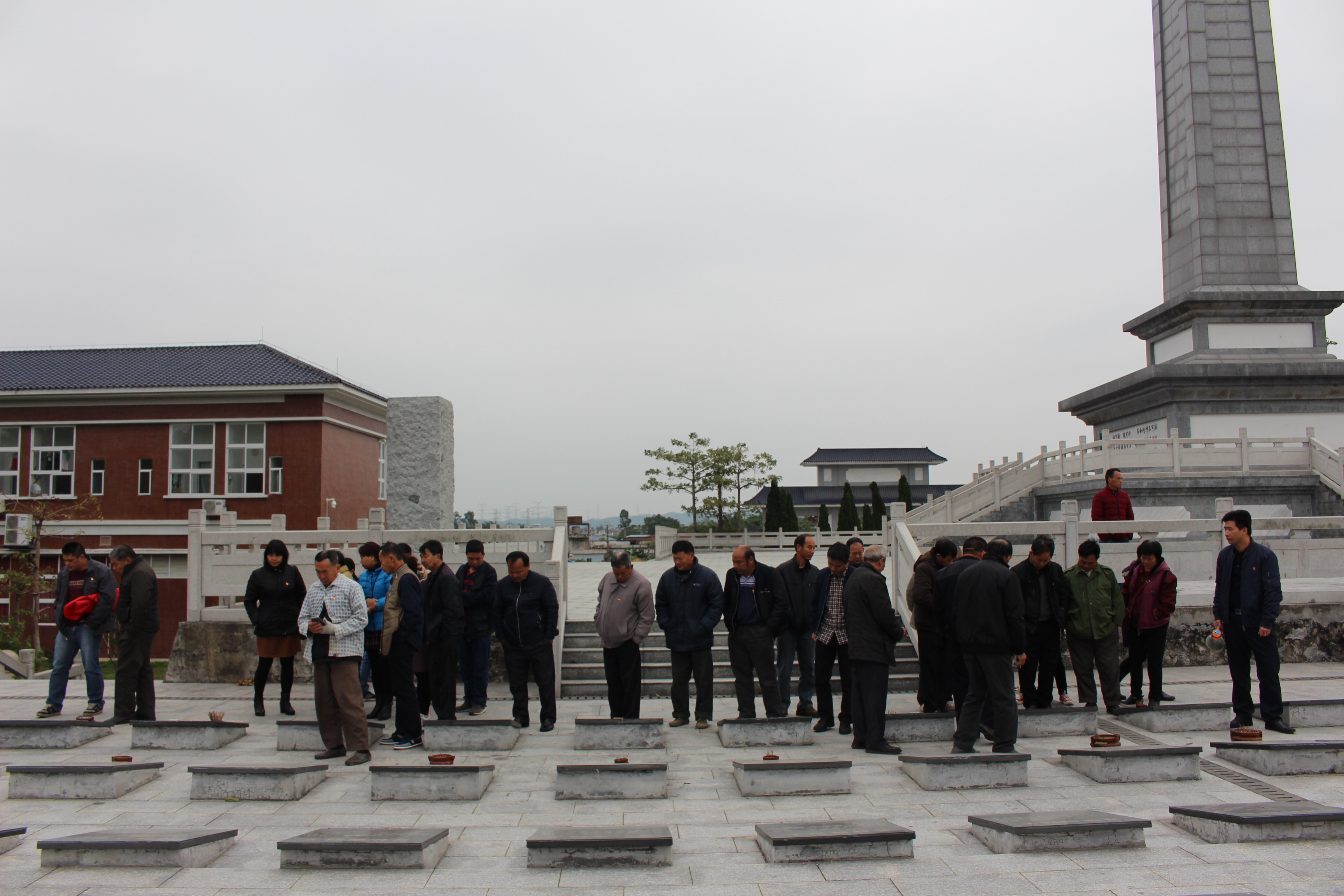 1. 缅怀革命先烈.JPG