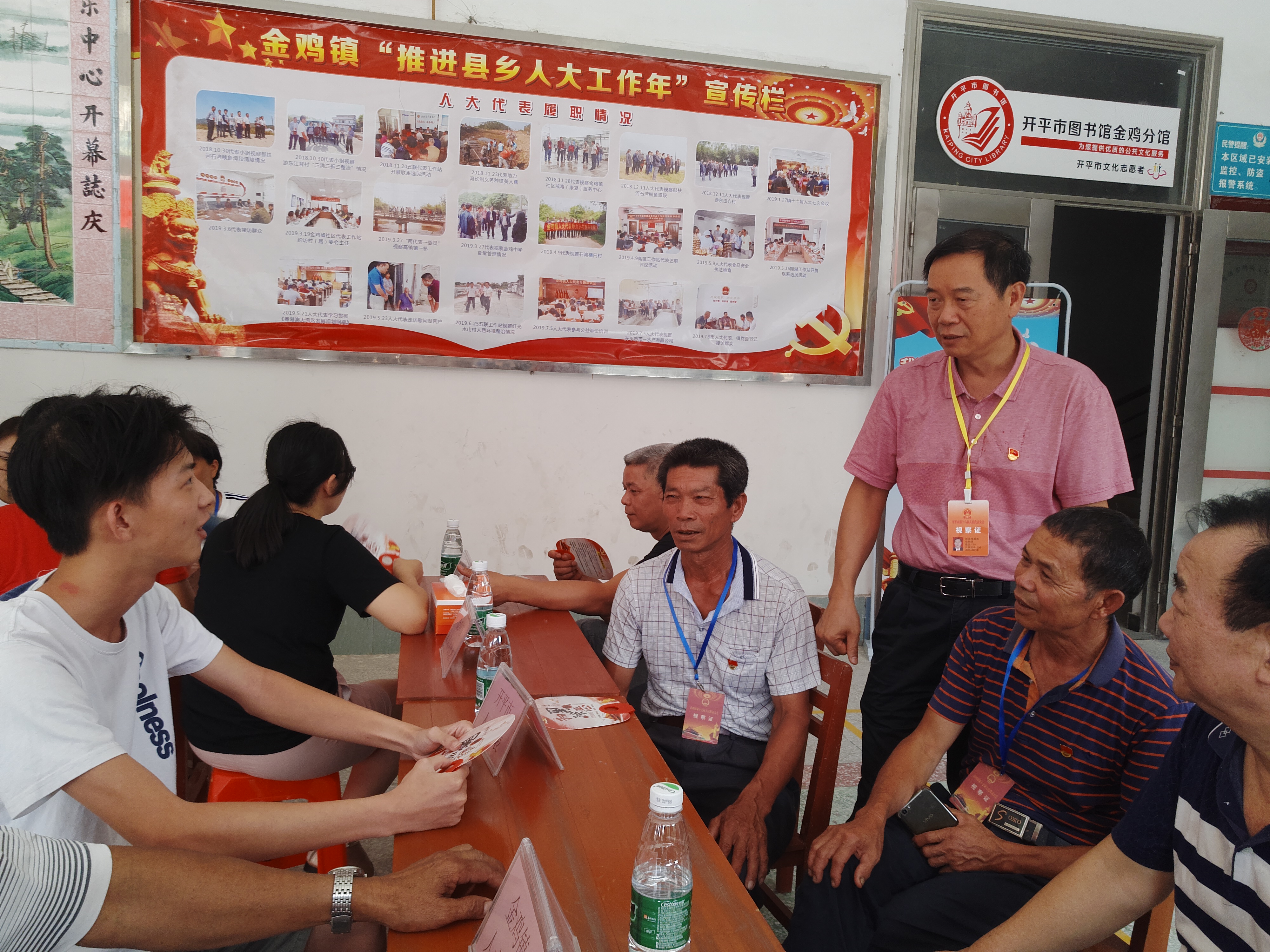 市人大常委会主任张星杰接访选民.jpg